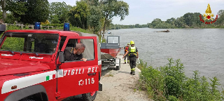 Addestramento nautico dei Vigili del Fuoco sul Po